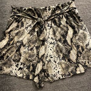 Texas True Threads Faux Snake Skin Spandex Blend High Waisted Tie Shorts Size M